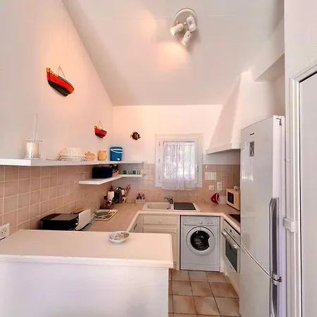 بيت للعطل A Nepita Splendide Vue Avec Piscine بورتو فيكشْيو