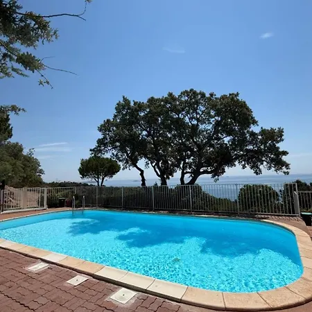 Vakantiehuis A Nepita Splendide Vue Avec Piscine