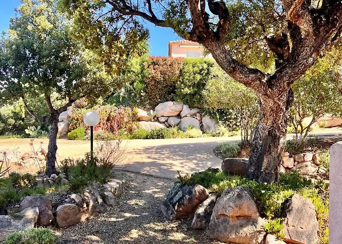 A Nepita Splendide Vue Avec Piscine Feriehus