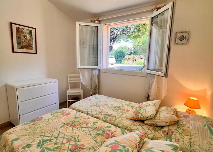 A Nepita Splendide Vue Avec Piscine Feriehus *