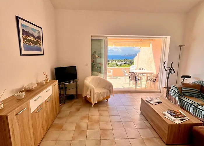 A Nepita Splendide Vue Avec Piscine Feriehus *