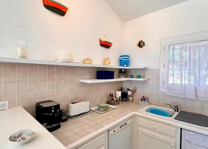 A Nepita Splendide Vue Avec Piscine