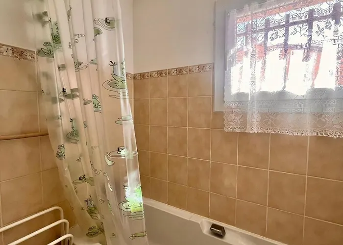 A Nepita Splendide Vue Avec Piscine