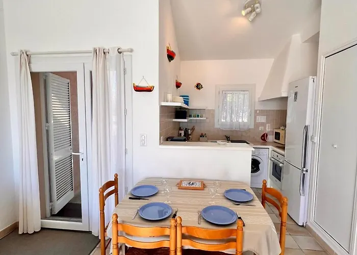 A Nepita Splendide Vue Avec Piscine